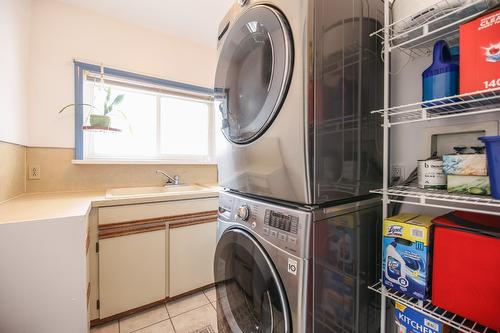 384 19 Road, Oliver, BC - Indoor Photo Showing Laundry Room