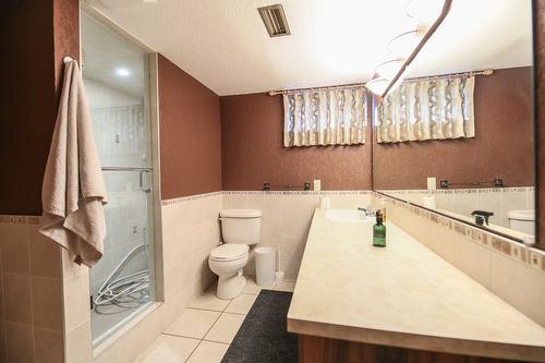 384 19 Road, Oliver, BC - Indoor Photo Showing Bathroom