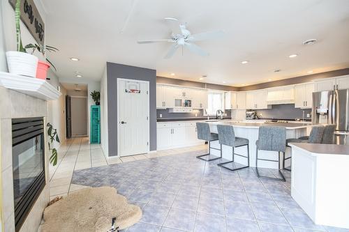 384 19 Road, Oliver, BC - Indoor Photo Showing Kitchen With Upgraded Kitchen