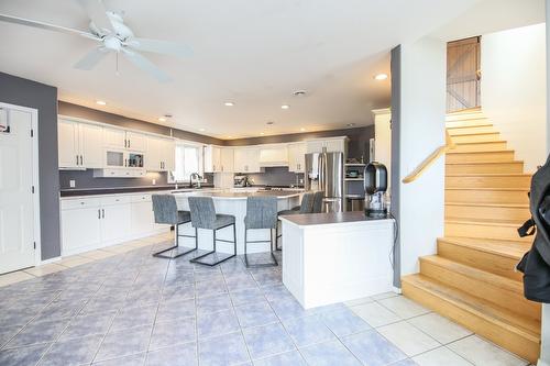 384 19 Road, Oliver, BC - Indoor Photo Showing Kitchen With Double Sink