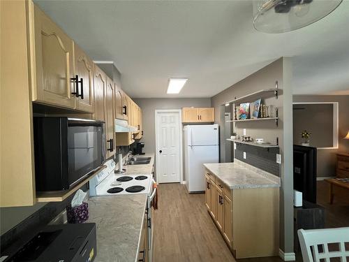 5-2401 12Th Street, Cranbrook, BC - Indoor Photo Showing Kitchen With Double Sink
