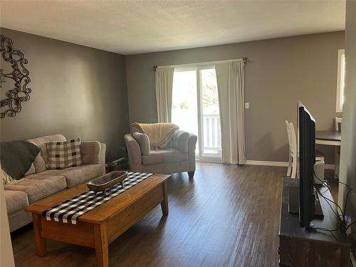 5-2401 12Th Street, Cranbrook, BC - Indoor Photo Showing Living Room