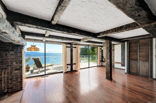 4955 Cordova Bay Rd, Saanich, BC 