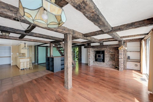 4955 Cordova Bay Rd, Saanich, BC 