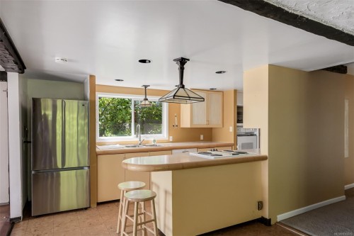 4955 Cordova Bay Rd, Saanich, BC 