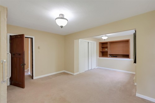 4955 Cordova Bay Rd, Saanich, BC 