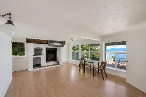 4955 Cordova Bay Rd, Saanich, BC 