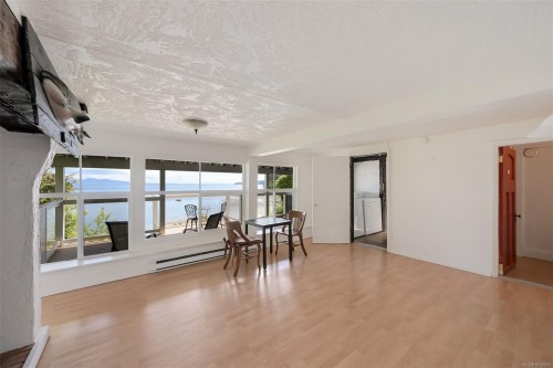 4955 Cordova Bay Rd, Saanich, BC 