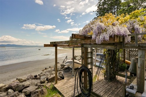 4955 Cordova Bay Rd, Saanich, BC 