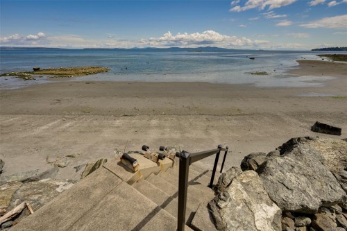 4955 Cordova Bay Rd, Saanich, BC 