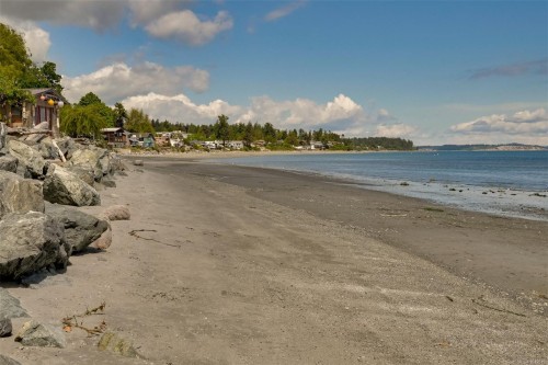 4955 Cordova Bay Rd, Saanich, BC 