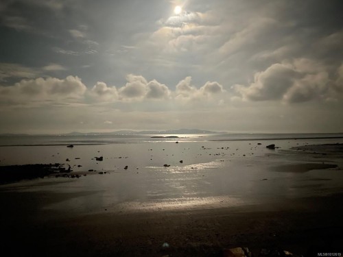 4955 Cordova Bay Rd, Saanich, BC 