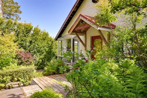 4955 Cordova Bay Rd, Saanich, BC 