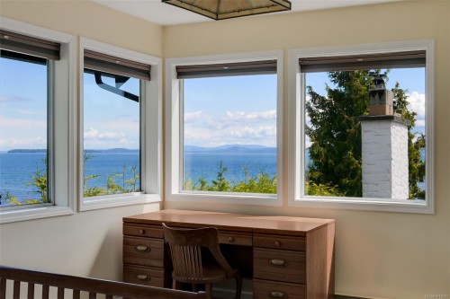 4955 Cordova Bay Rd, Saanich, BC 