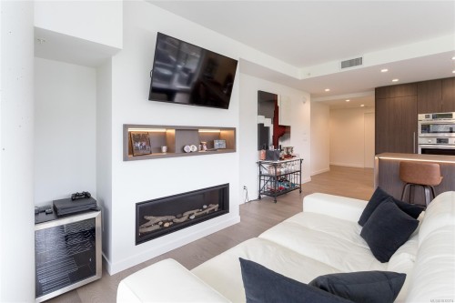 915-2000 Hannington Rd, Langford, BC - Indoor Photo Showing Living Room With Fireplace