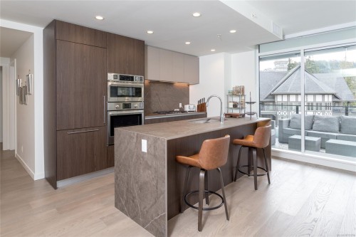 915-2000 Hannington Rd, Langford, BC - Indoor Photo Showing Kitchen With Upgraded Kitchen