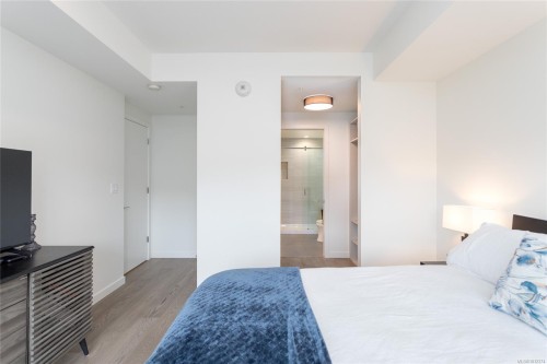 915-2000 Hannington Rd, Langford, BC - Indoor Photo Showing Bedroom