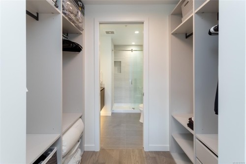 915-2000 Hannington Rd, Langford, BC - Indoor Photo Showing Bathroom