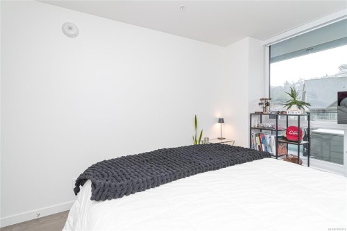 915-2000 Hannington Rd, Langford, BC - Indoor Photo Showing Bedroom