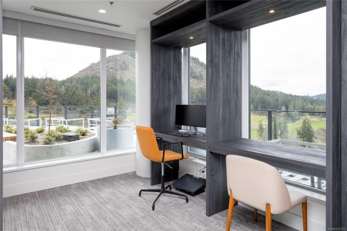 915-2000 Hannington Rd, Langford, BC - Indoor Photo Showing Office