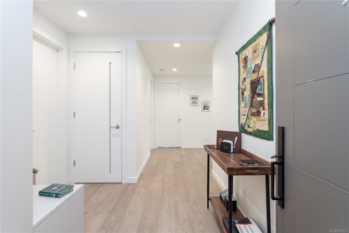 915-2000 Hannington Rd, Langford, BC - Indoor Photo Showing Other Room