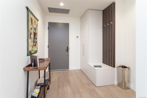 915-2000 Hannington Rd, Langford, BC - Indoor