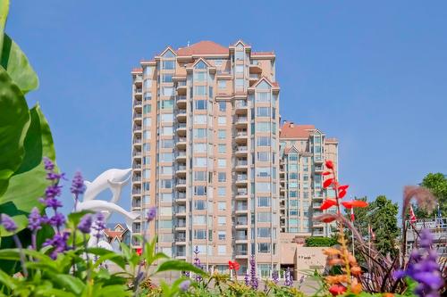 1103-1160 Sunset Drive, Kelowna, BC - Outdoor With Facade