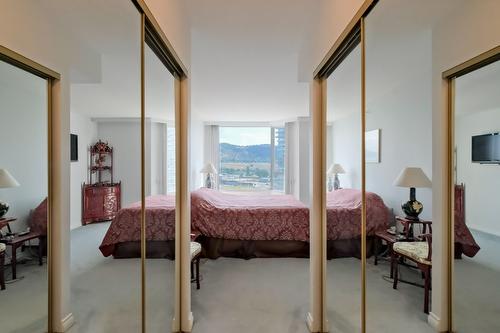 1103-1160 Sunset Drive, Kelowna, BC - Indoor Photo Showing Bedroom