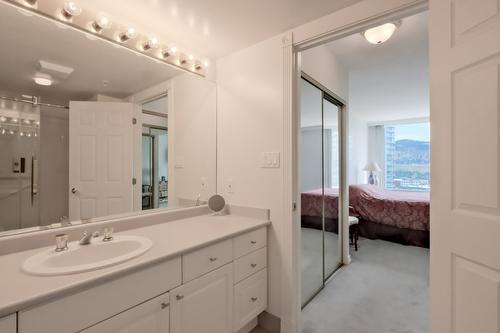 1103-1160 Sunset Drive, Kelowna, BC - Indoor Photo Showing Bathroom