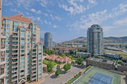 1103-1160 Sunset Drive, Kelowna, BC - Outdoor With Facade With View