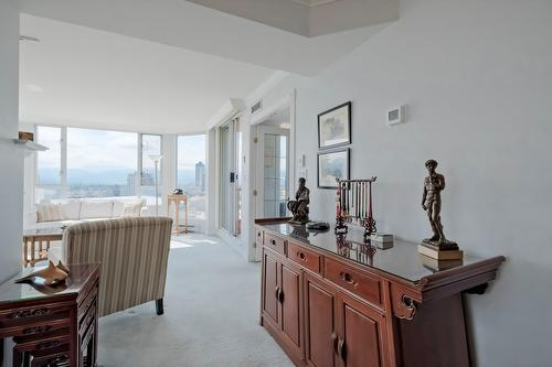 1103-1160 Sunset Drive, Kelowna, BC - Indoor Photo Showing Other Room