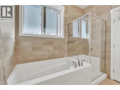 2078 Lawrence Avenue, Penticton, BC - Indoor Photo Showing Bathroom