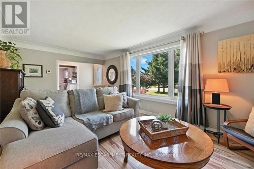 8554 Haldibrook Road, Hamilton, ON - Indoor Photo Showing Living Room