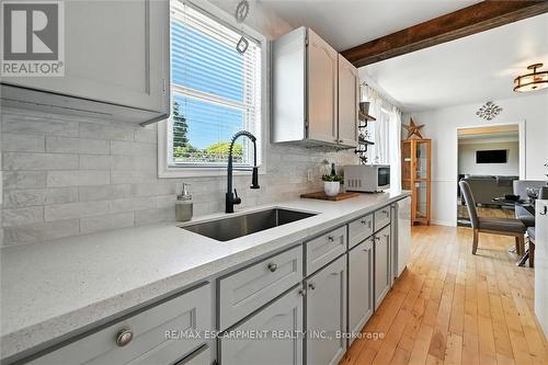 8554 Haldibrook Road, Hamilton, ON - Indoor Photo Showing Kitchen