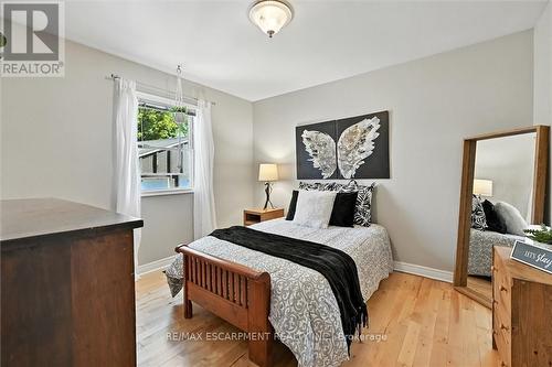 8554 Haldibrook Road, Hamilton, ON - Indoor Photo Showing Bedroom