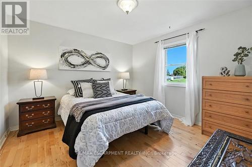8554 Haldibrook Road, Hamilton, ON - Indoor Photo Showing Bedroom