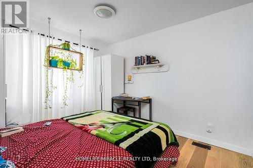 101 River Road E, Wasaga Beach, ON - Indoor Photo Showing Bedroom