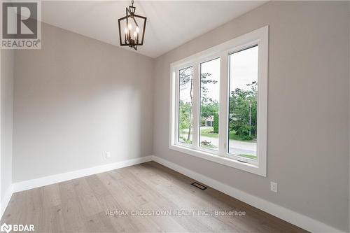 32 Alpine Way, Oro-Medonte, ON - Indoor Photo Showing Other Room