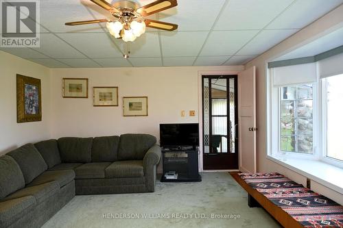 5036 Long Point Road E, Prince Edward County (South Marysburg Ward), ON - Indoor Photo Showing Living Room