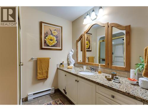 877 Klo Road Unit# 125, Kelowna, BC - Indoor Photo Showing Bathroom