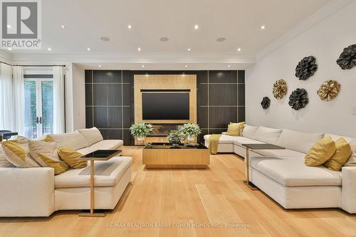 33 Stratheden Road, Toronto, ON - Indoor Photo Showing Living Room