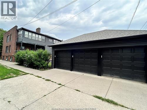 1094 Lincoln Road, Windsor, ON - Outdoor
