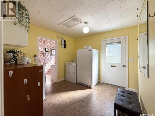 114 1St Street W, Frontier, SK - Indoor