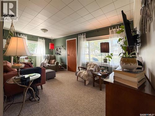 114 1St Street W, Frontier, SK - Indoor