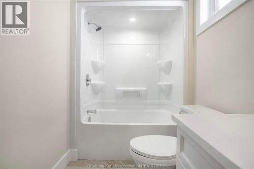 48 Cherry Blossom Trail, Chatham, ON - Indoor Photo Showing Bathroom