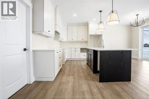 48 Cherry Blossom Trail, Chatham, ON - Indoor Photo Showing Kitchen