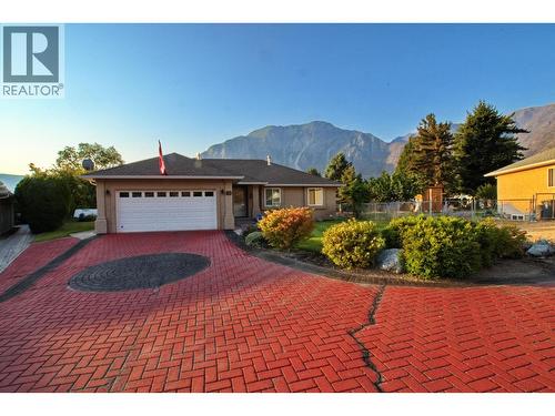 515 Vanderlinde Drive  Keremeos, BC V0X 1N2