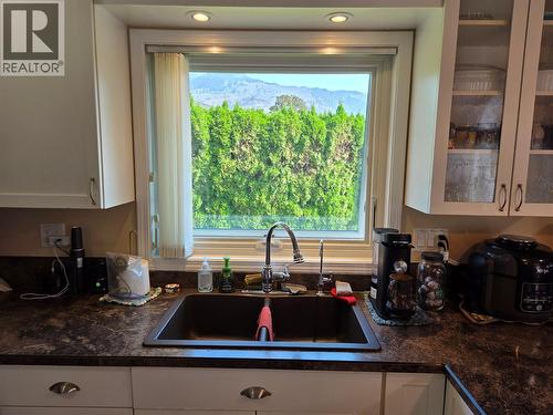 515 Vanderlinde Drive, Keremeos, BC - Indoor Photo Showing Kitchen With Double Sink