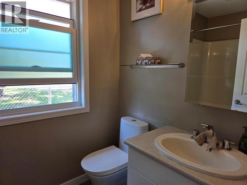 515 Vanderlinde Drive, Keremeos, BC - Indoor Photo Showing Bathroom