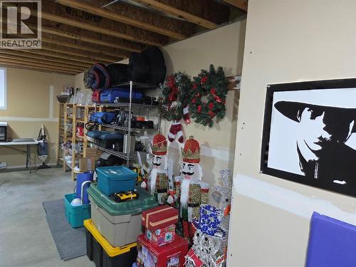 515 Vanderlinde Drive, Keremeos, BC - Indoor